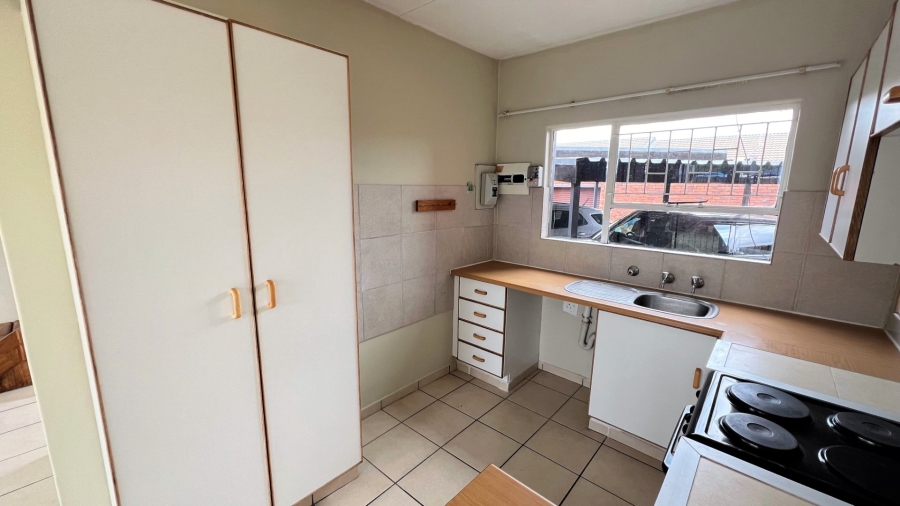 2 Bedroom Property for Sale in Langenhovenpark Free State